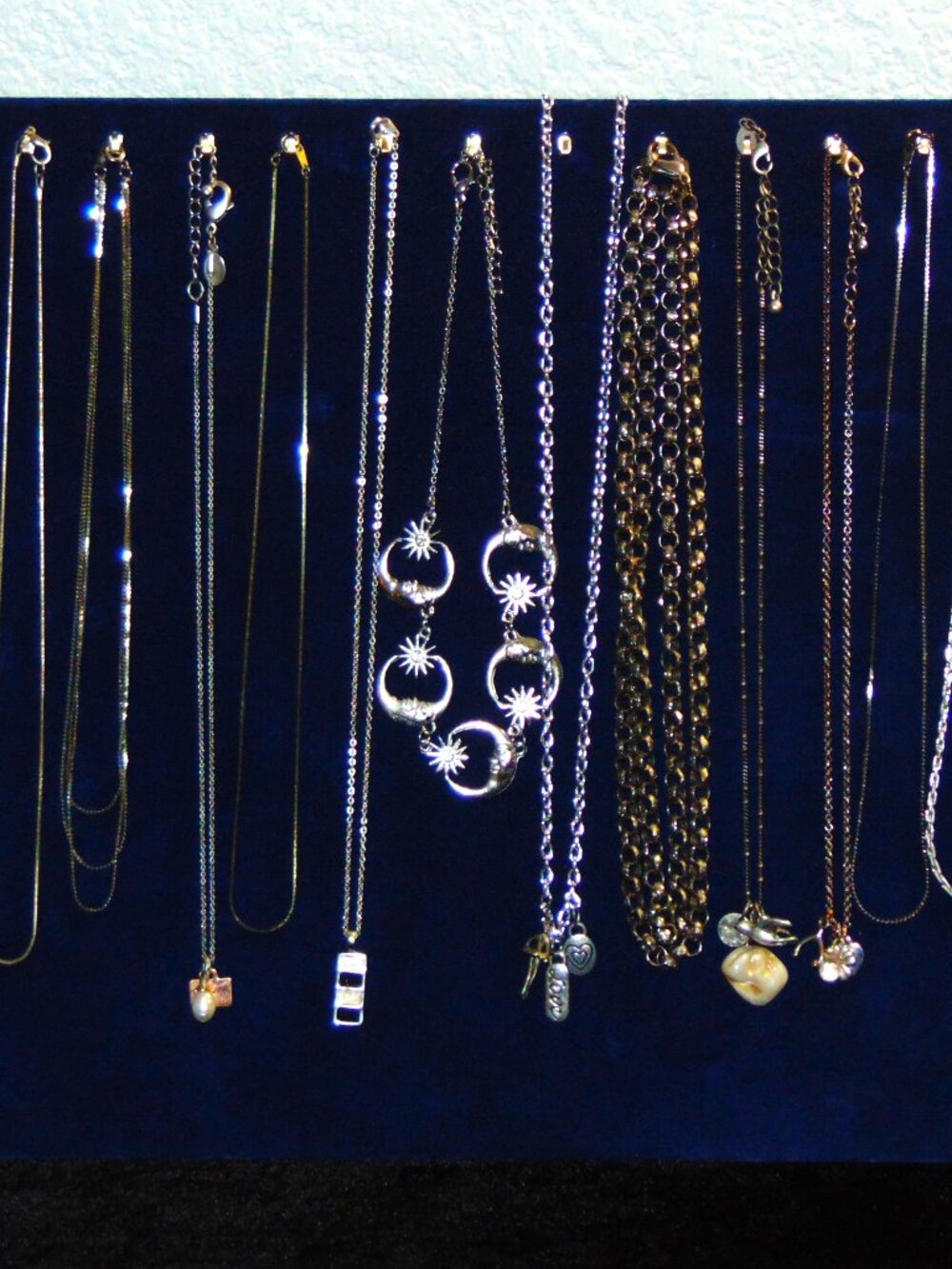 Vintage & Modern Assorted Silver Tone Necklace lot- very nice!